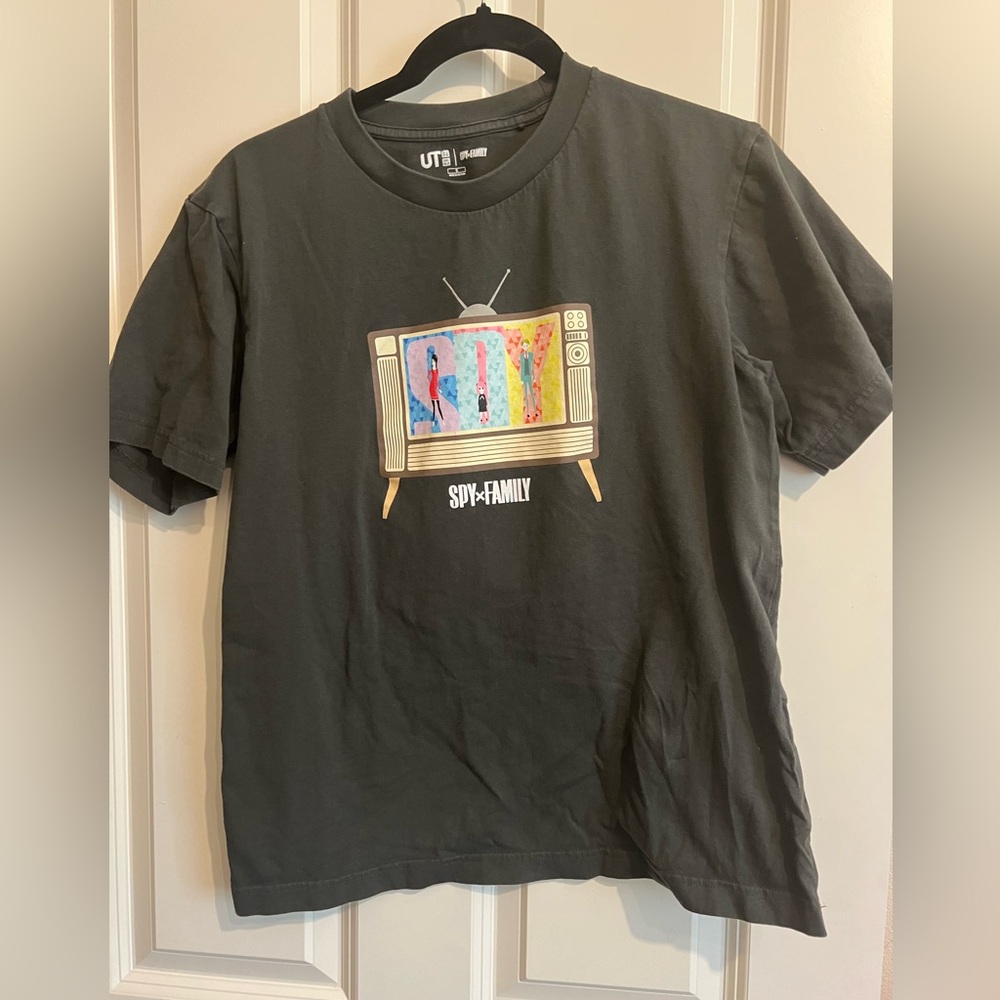 UNI QLO SPY X Family gray t shirt.